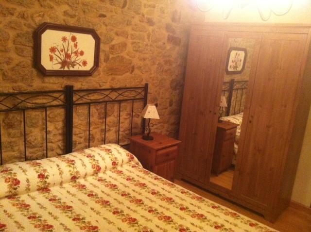 Pension A Cochera Ferrol Habitación foto